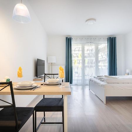 Grand Corvin Studio With Balcony Boedapest Buitenkant foto