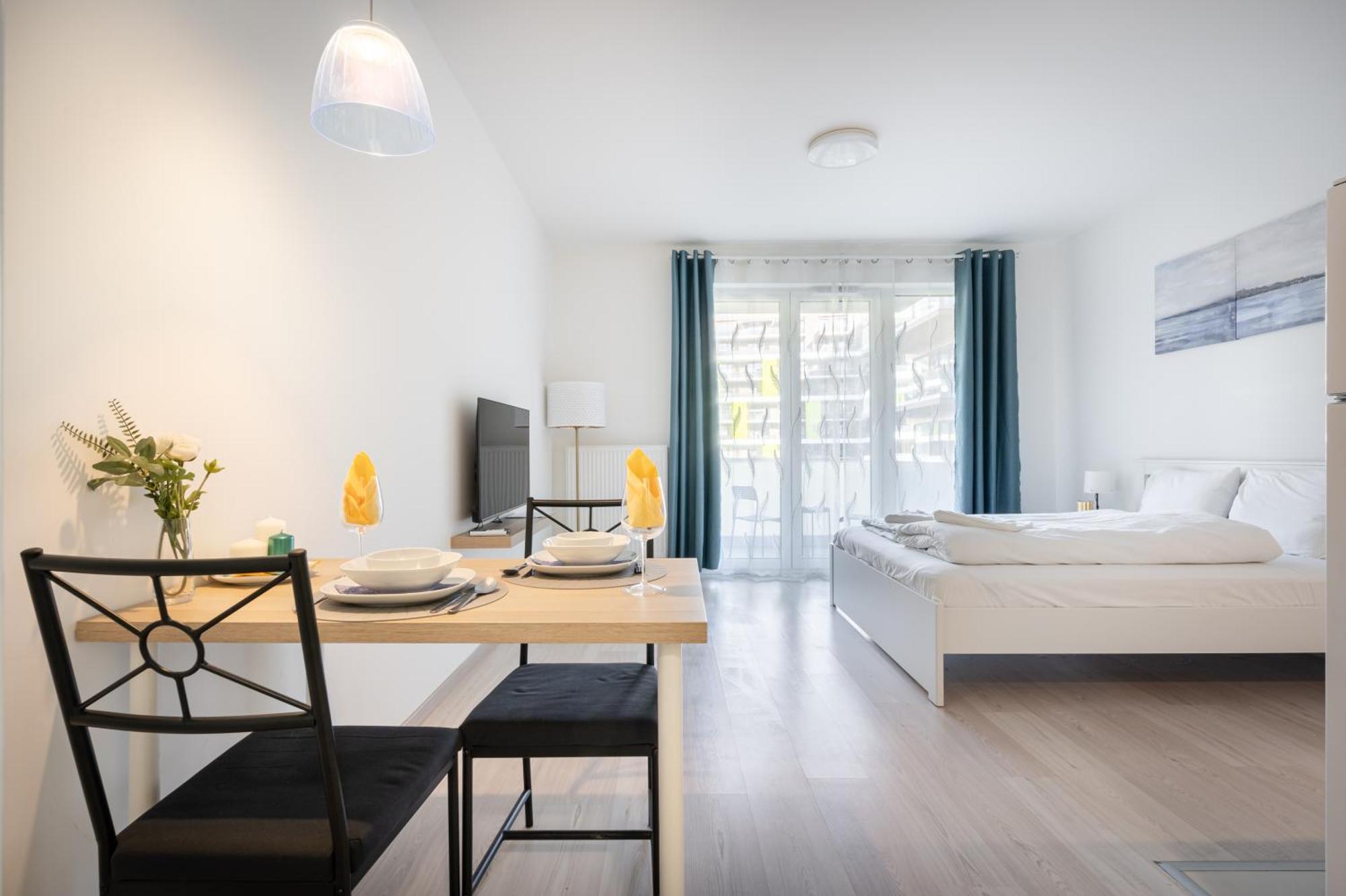 Grand Corvin Studio With Balcony Boedapest Buitenkant foto