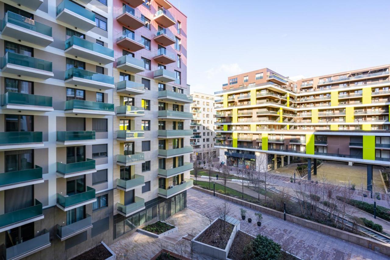 Grand Corvin Studio With Balcony Boedapest Buitenkant foto