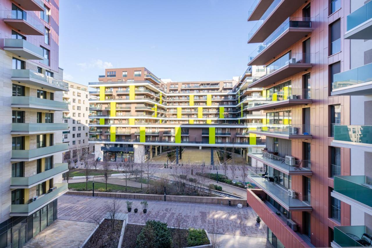 Grand Corvin Studio With Balcony Boedapest Buitenkant foto