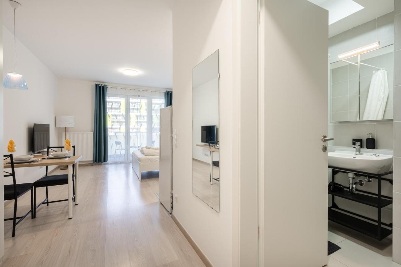Grand Corvin Studio With Balcony Boedapest Buitenkant foto