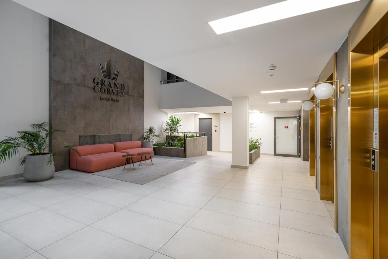 Grand Corvin Studio With Balcony Boedapest Buitenkant foto